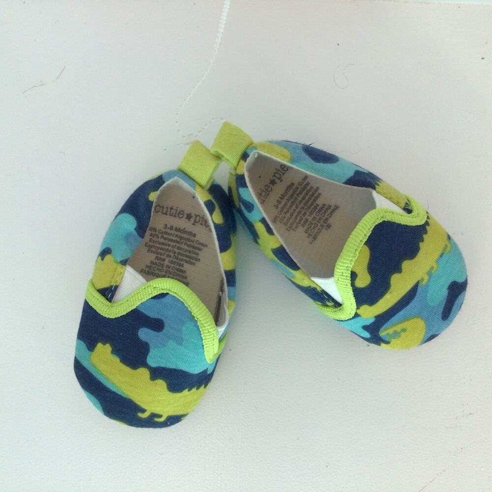 Cutie Pie Alligator Print Baby Shoes Sz 3-6 months